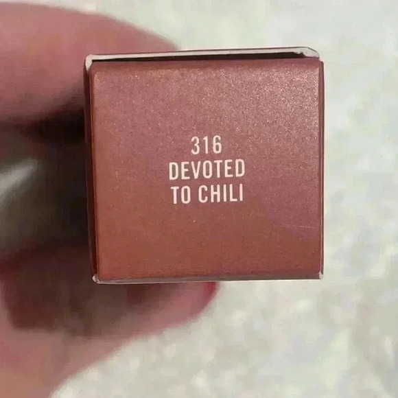 MAC Cosmetics Powder Kiss Lipstick in Devoted to Chili (316) NIB - Picture 6 of 7